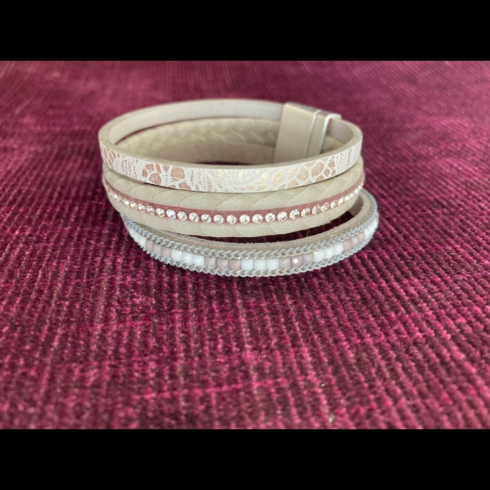 Reitmans Beige and White Bracelet Set